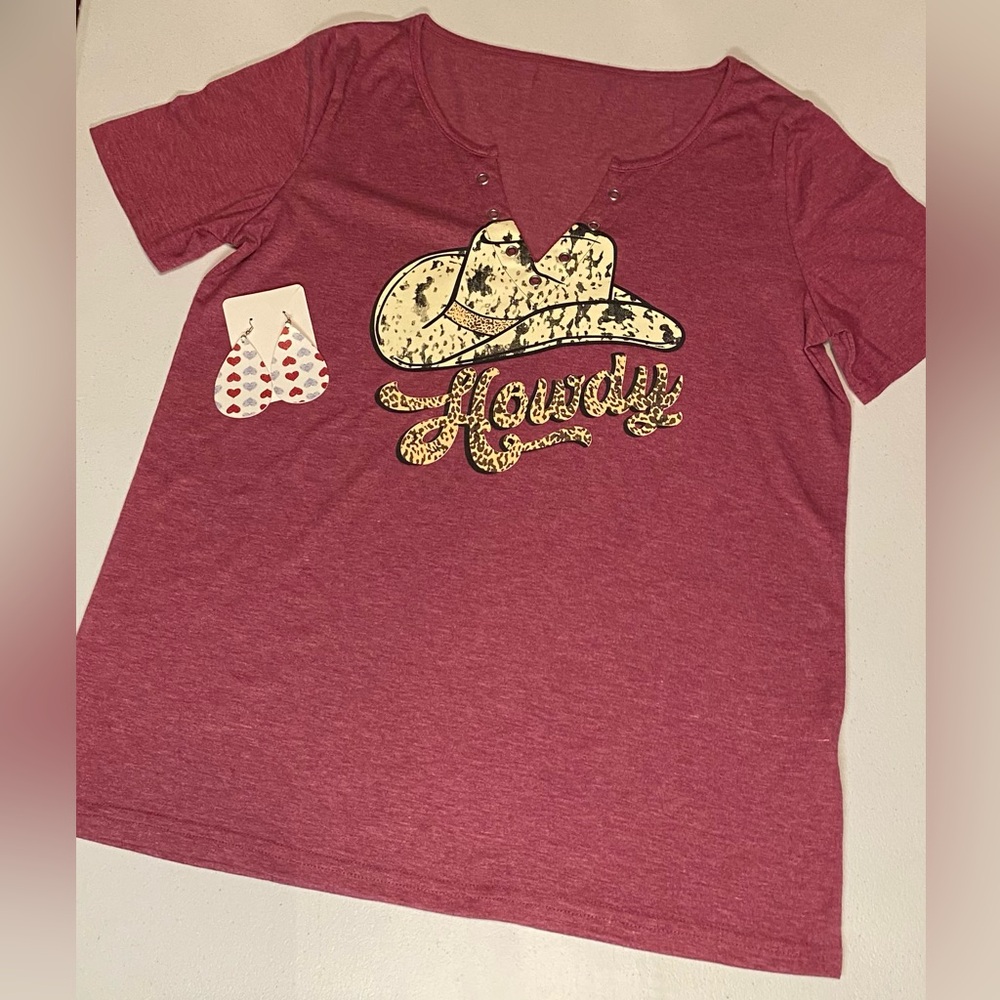 🐴Maroon 'Howdy' Graphic Tee - Picture 5 of 13
